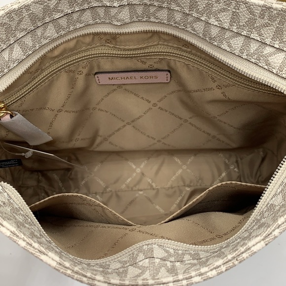 MICHAEL KORS
Jet Set Travel Large Logo Messenger Bag Vanilla Powder Blush Multi - Picture 8 of 16